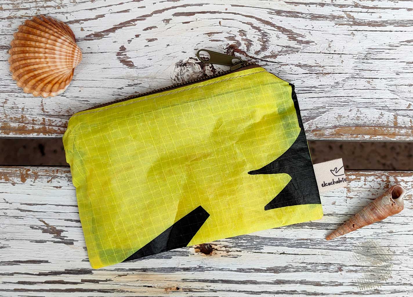 Monedero 7 vidas con tela de Kitesurf reciclada